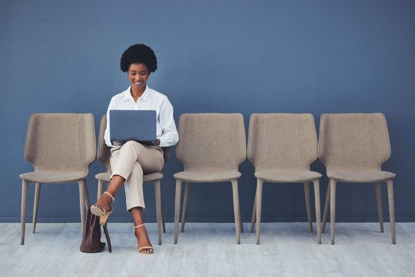 Comment utiliser efficacement les salons de l'emploi pour trouver des opportunités dans l'hôtellerie ?